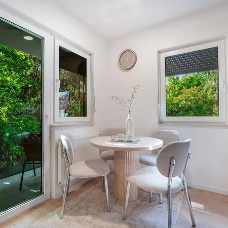 Appartement Modern Cozy Free Parking Near Center