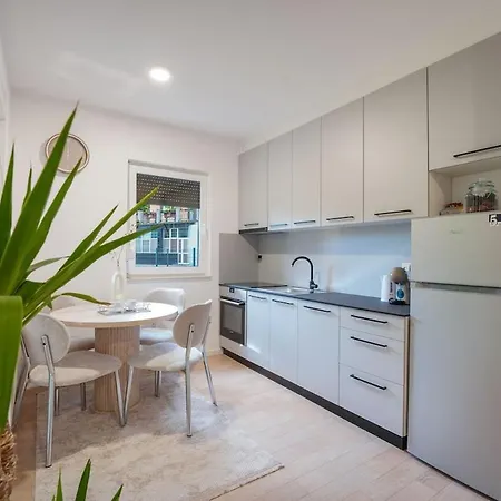 Modern Cozy Free Parking Near Center Appartement *